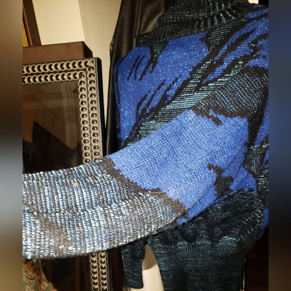 Striking Rochelle Metallic Blue Abstract Knit Sweater - Picture 5 of 13